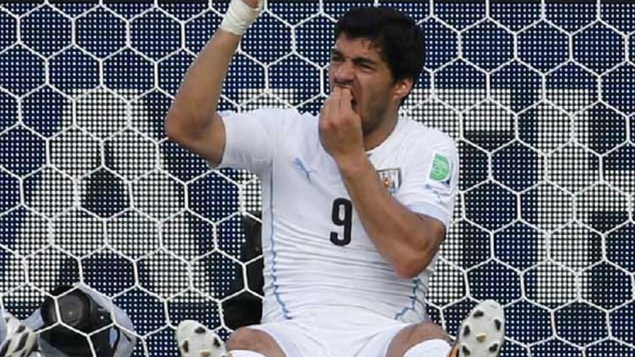 Suárez punido com 9 jogos de suspensão