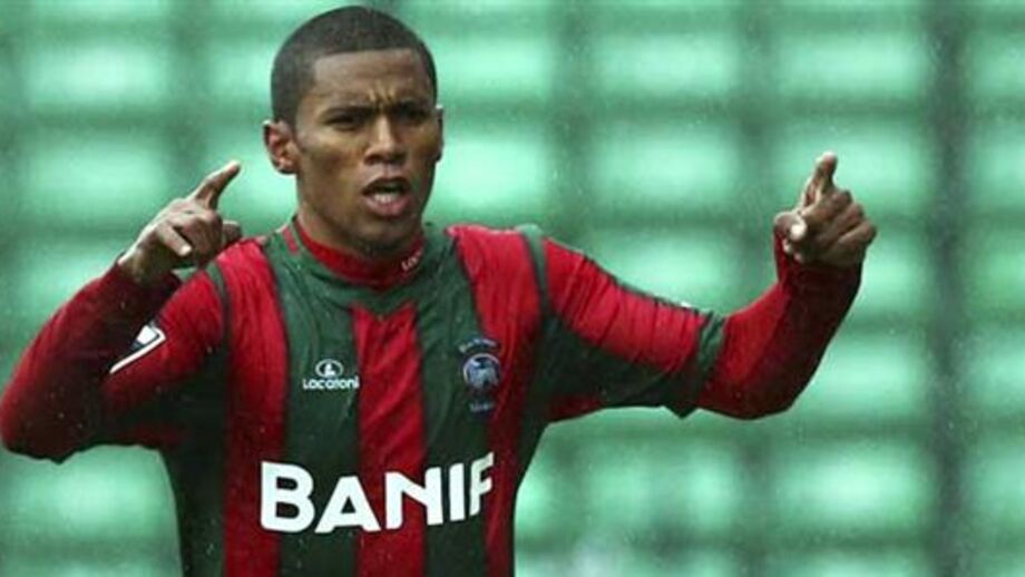 Derley quase na Luz 