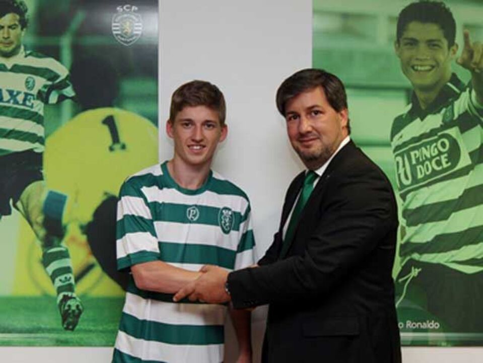 Ryan Gauld oficializado
