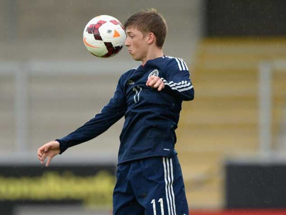 Sporting ganha corrida por Gauld