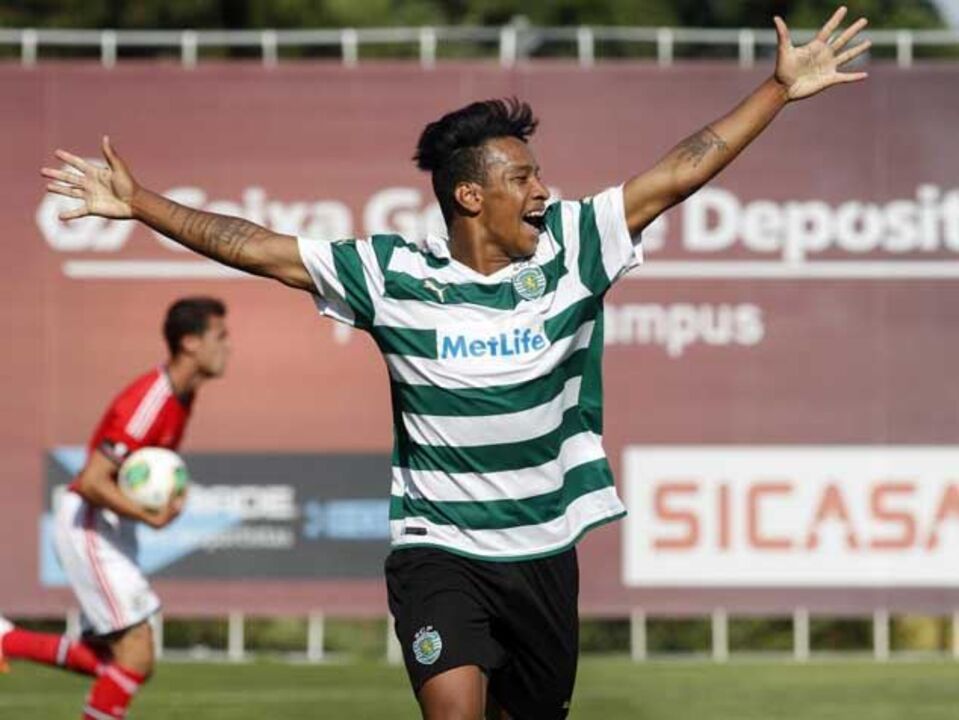 Matheus Pereira na porta de saída