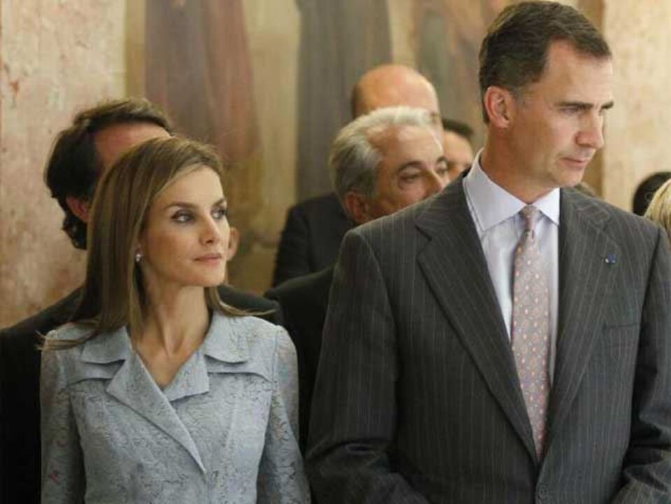 Reis de Espanha enviam mensagem de condolências