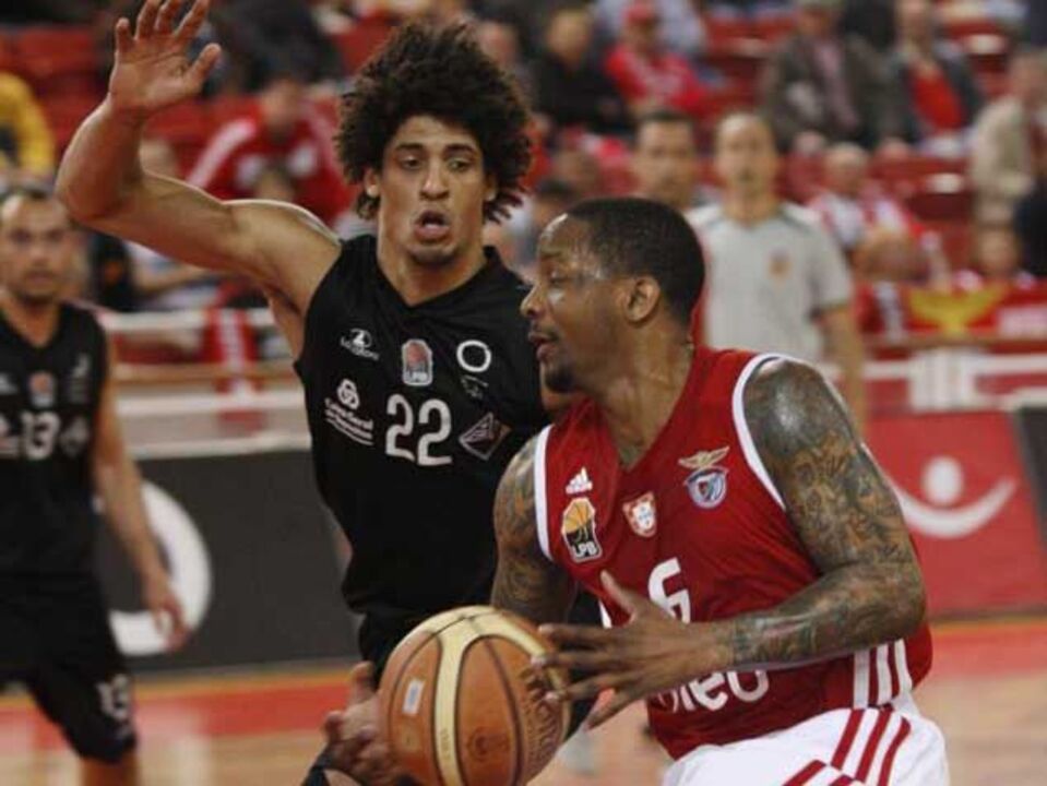 Arnette Hallman substitui lesionado Betinho na Seleção