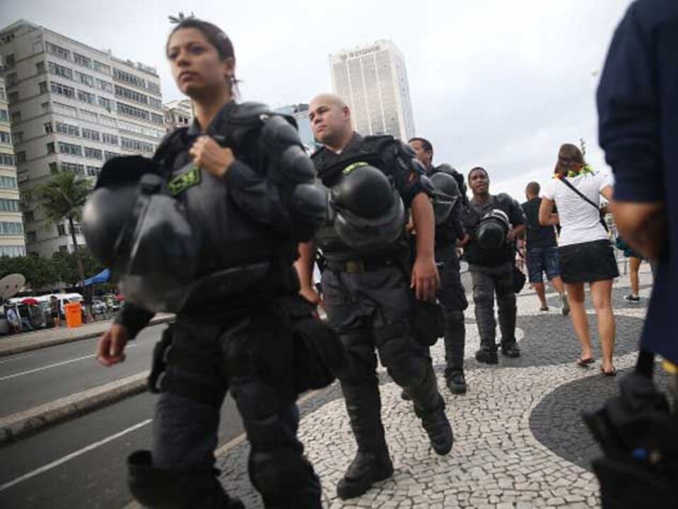 Confrontos após derrota do Brasil levam a reforço da segurança