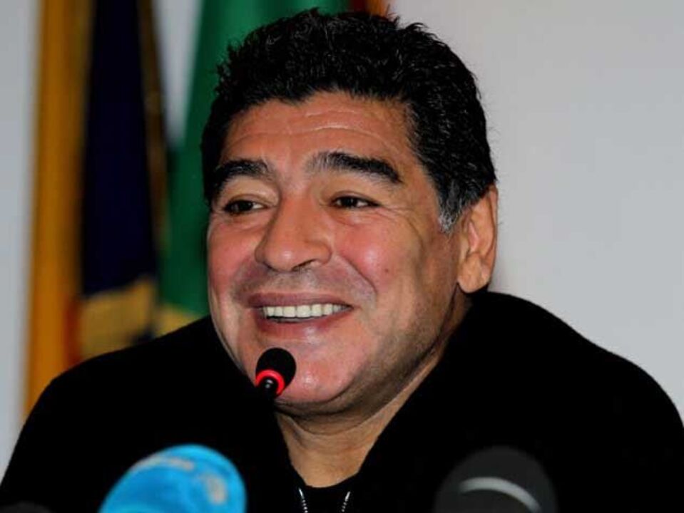 Maradona ri à gargalhada da desgraça brasileira