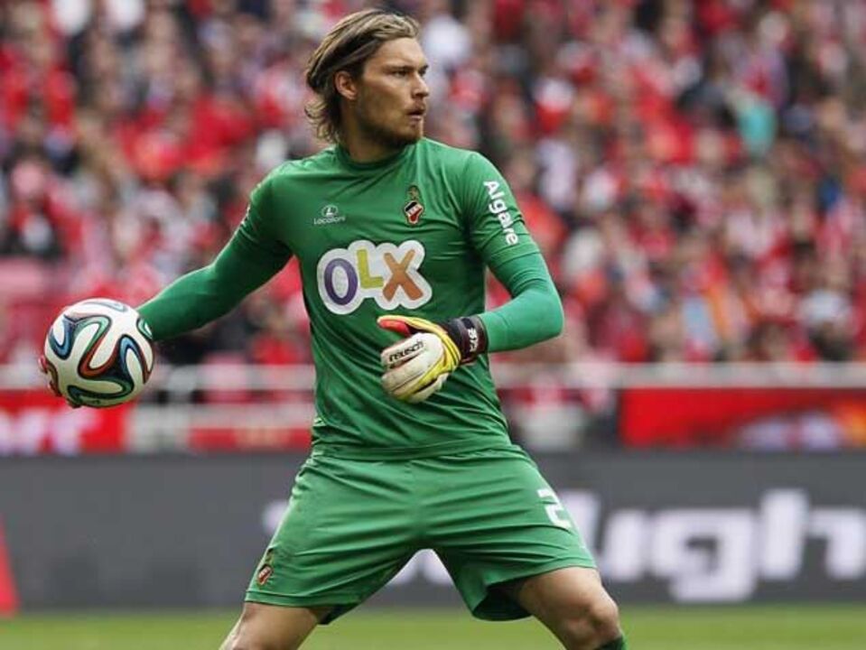 Vid Belec apontado à baliza dos encarnados