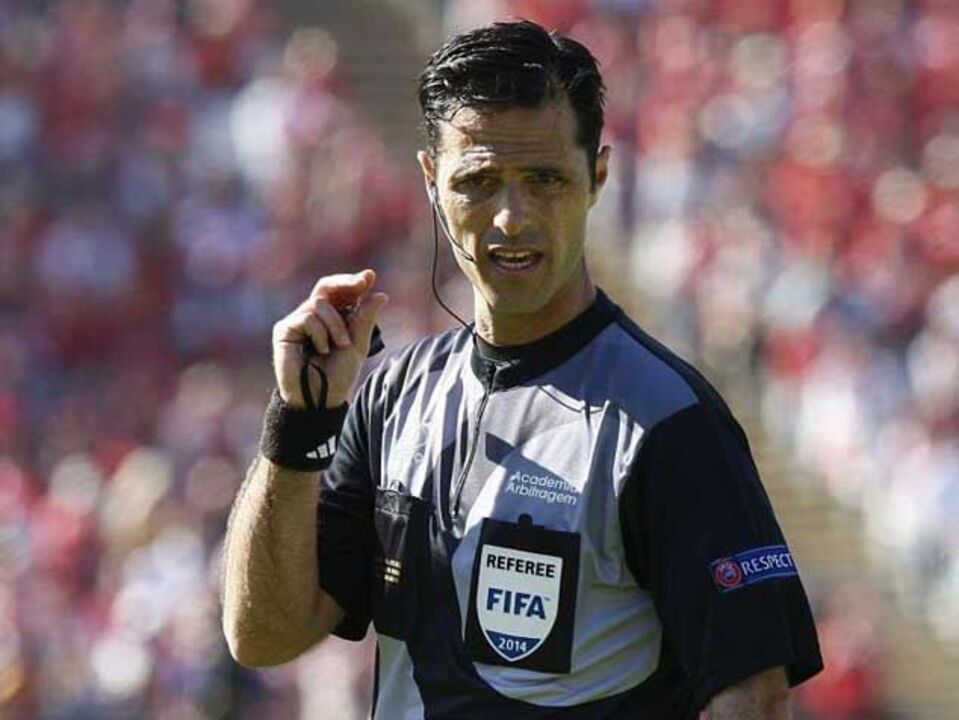 Carlos Xistra dirige jogo da Liga Europa