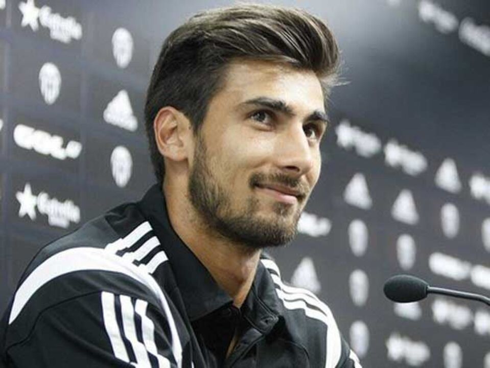 André Gomes: «Feliz por estar num grande clube»