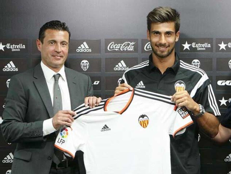 Valencia regista André Gomes como emprestado pelo Benfica