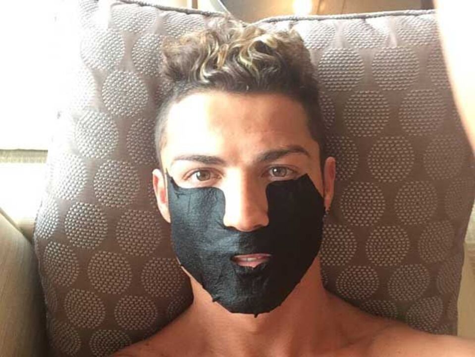 Cristiano Ronaldo faz tratamento de beleza