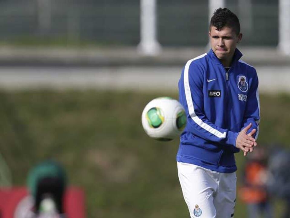Mauro Caballero cedido ao Aves