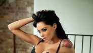 Jessica Jane Clement: com um corpinho destes... 