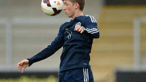 Pé esquerdo de Gauld impressiona