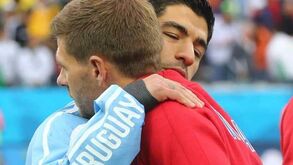 Gerrard: «Foi um prazer jogar com um talento como Suárez»