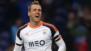 Oblak deixa a Luz no topo da Europa