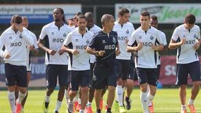 Treino duplo para recuperar jogadores