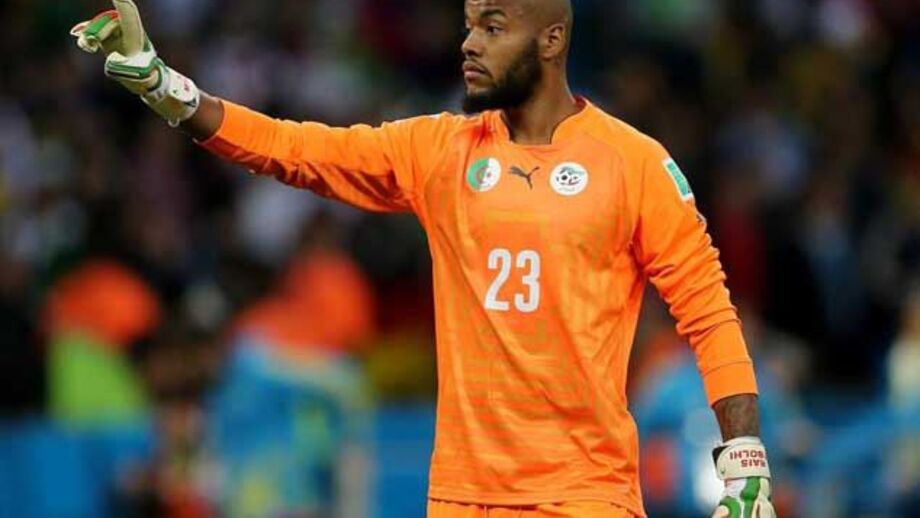 Dragões tentam guardião argelino Rais Mbolhi