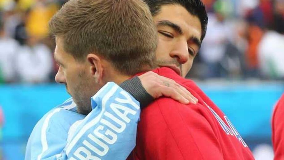 Gerrard: «Fui um prazer jogar com um talento como Suárez»