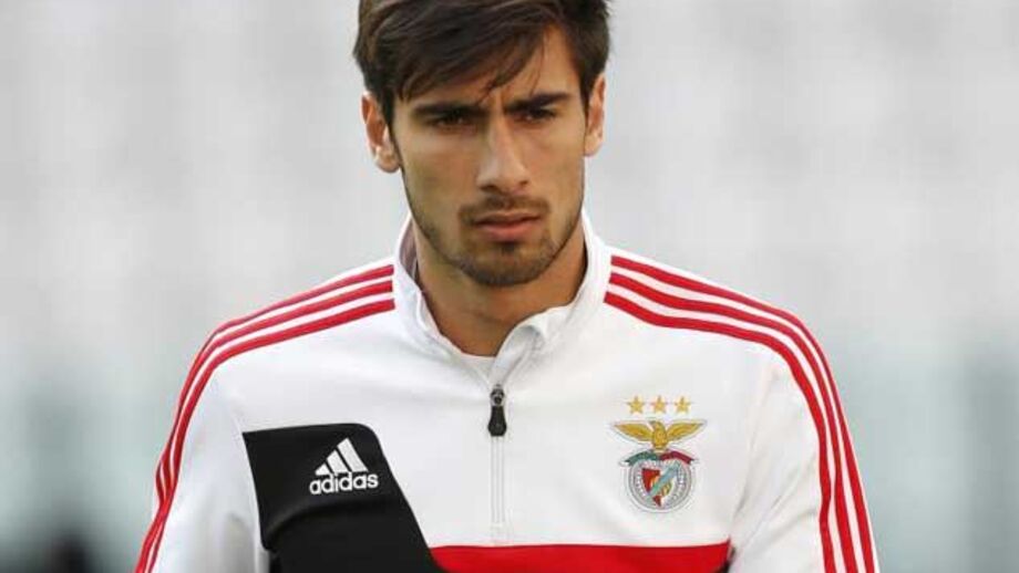 Valencia oficializa André Gomes