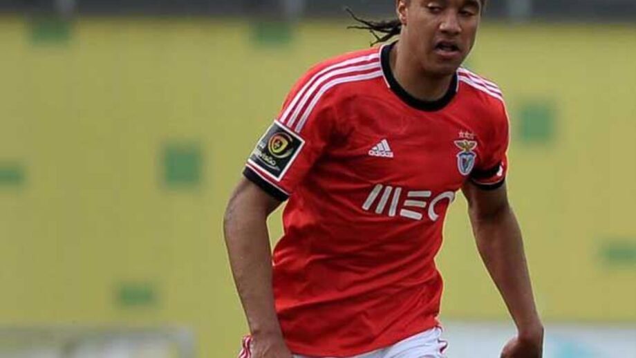 Triunfo sobre os Sub-20 Ajax em festival de golos (4-3)