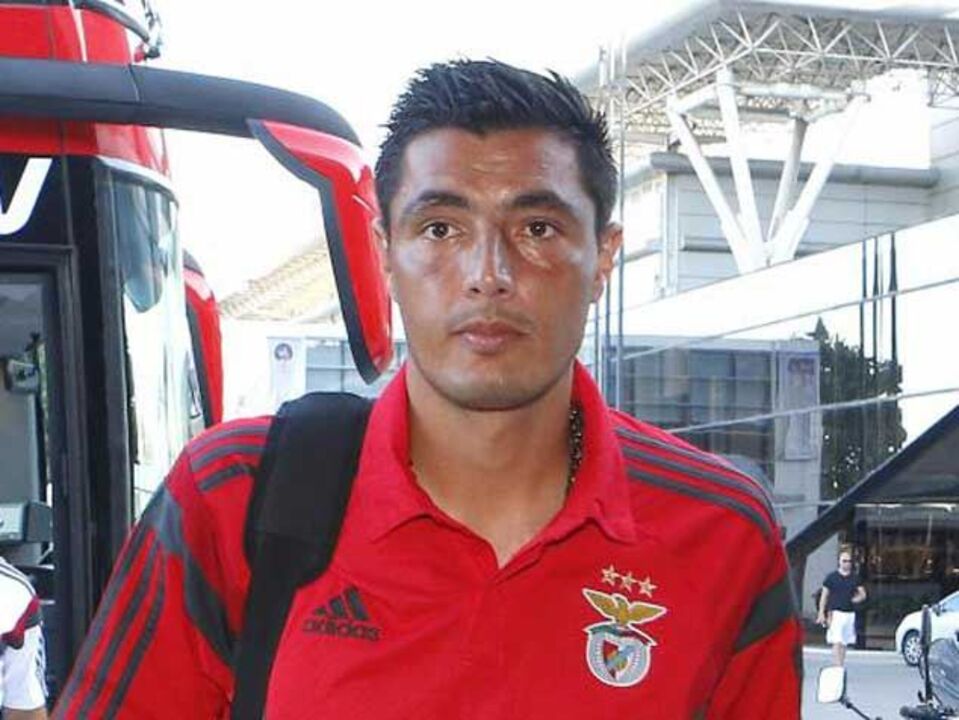 Cardozo deixa o Emirates