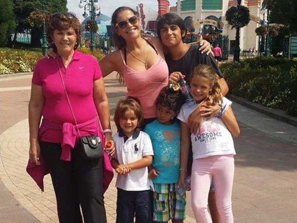 Família Aveiro na Disneyland