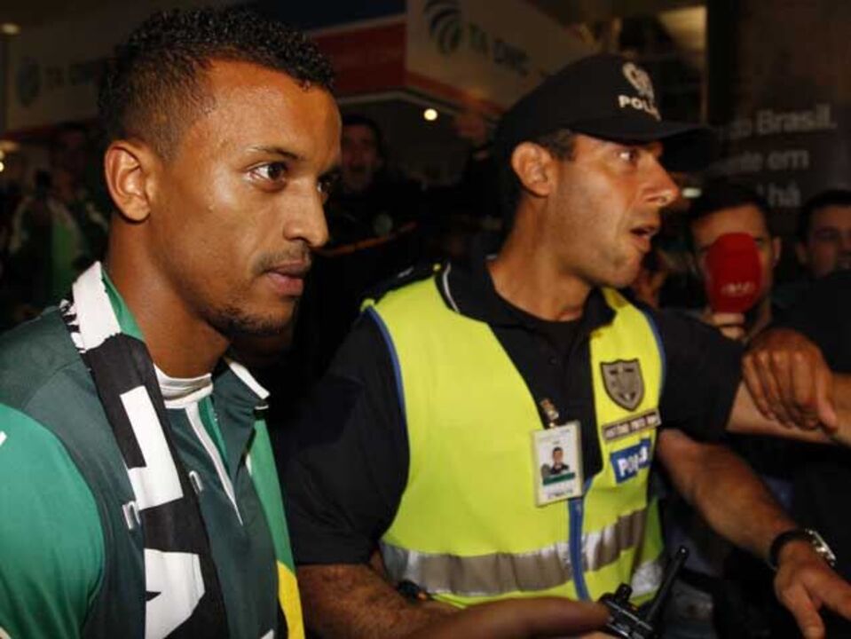 Nani à espera do certificado internacional