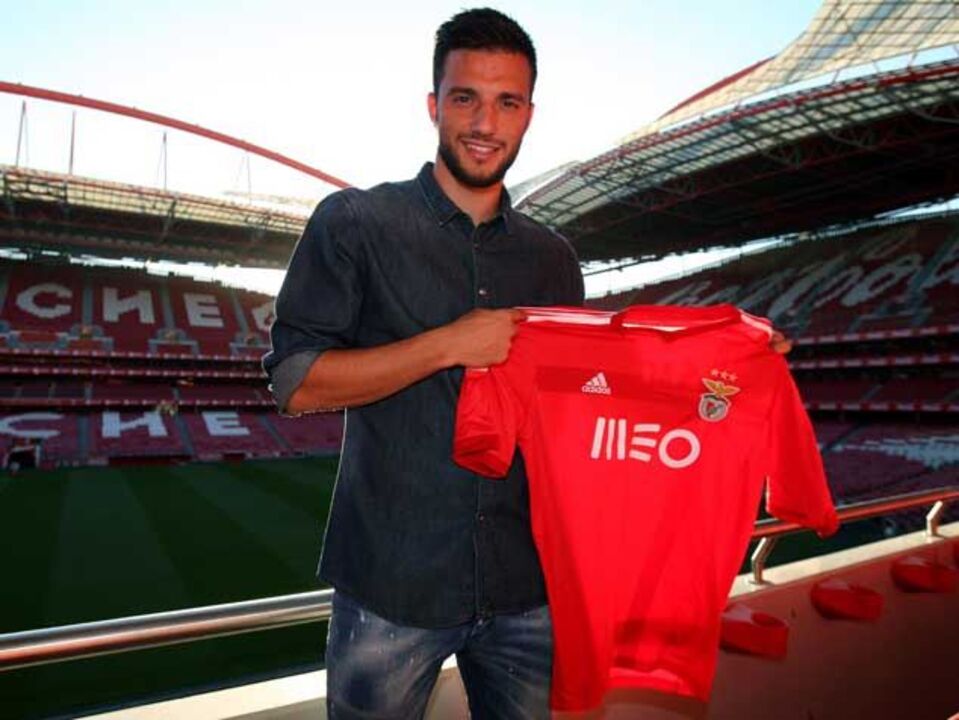 Águias oficializam Samaris por 10 milhões de euros