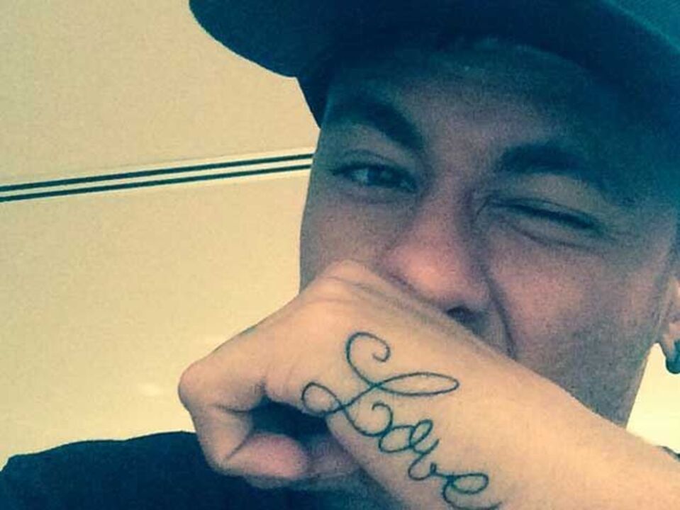 Neymar tem nova tatuagem