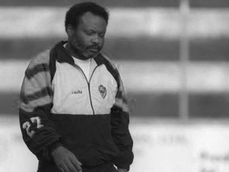 Morreu o antigo jogador Tião