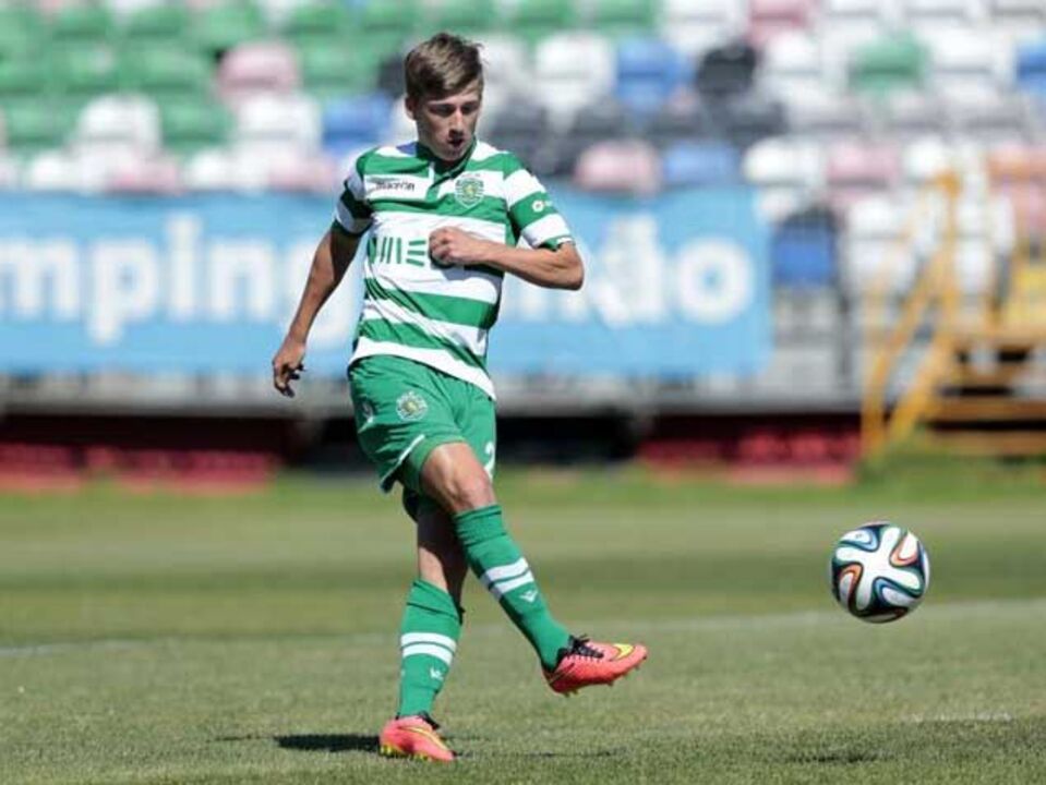 Bomba de Jonathan Silva e Gauld também a marcar