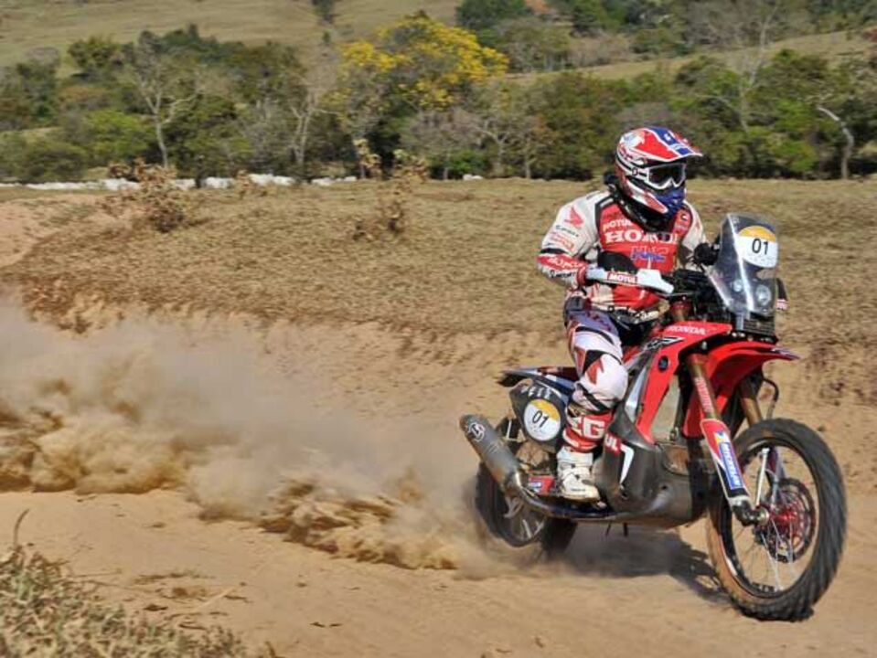 Rali dos Sertões: Paulo Gonçalves vence e pressiona Marc Coma 