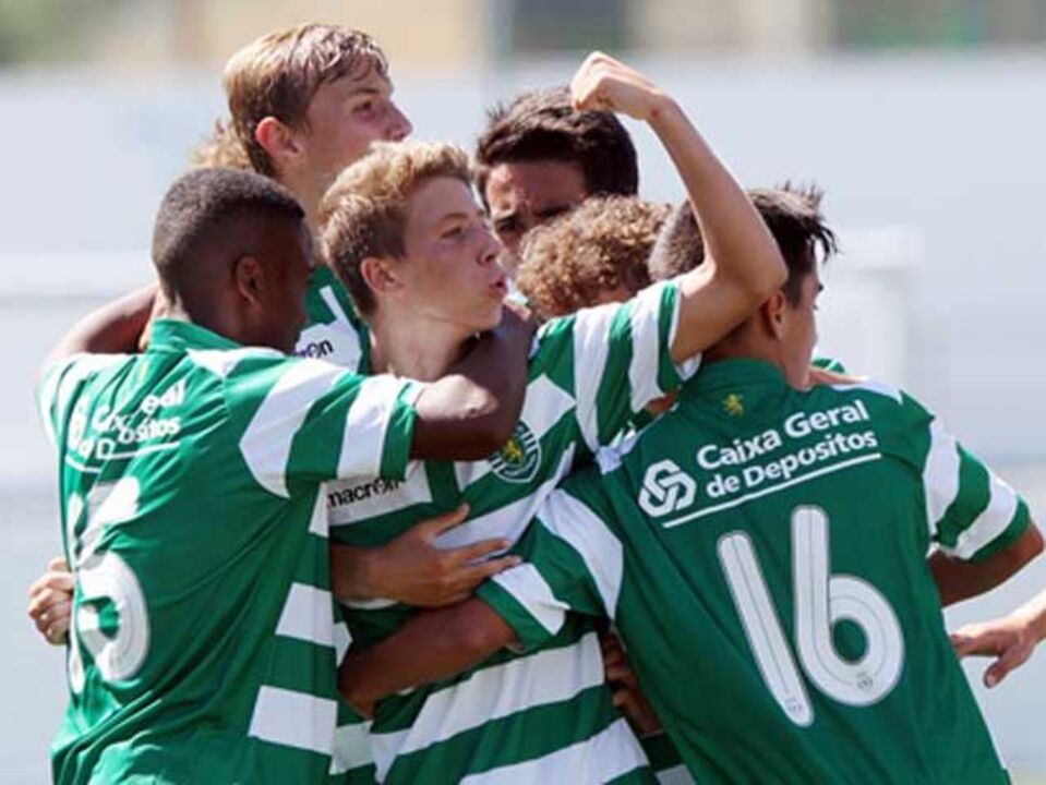 Iniciados: Sporting derrota Sacavenense na estreia (1-0)
