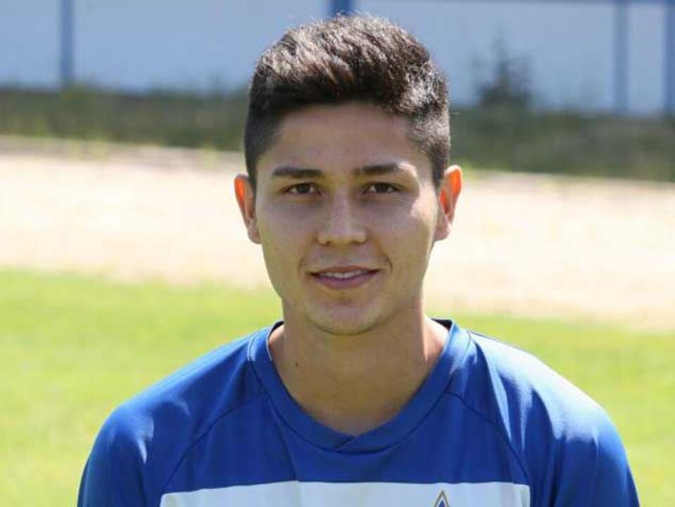 Freamunde-Oliveirense, 3-0: Robson "pendurou" o jogo