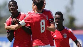 Iniciados: Benfica começa com goleada