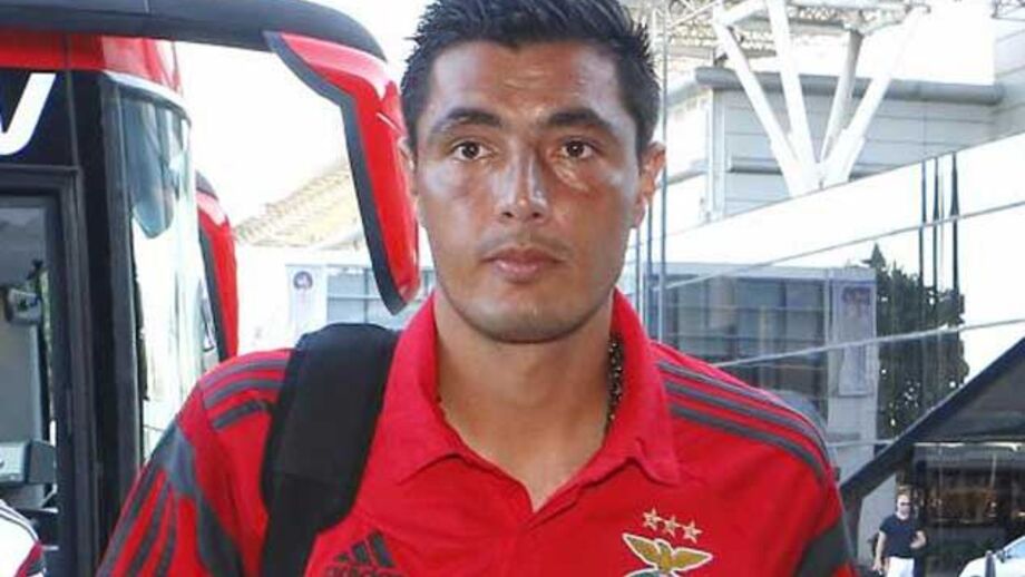 Cardozo deixa o Emirates