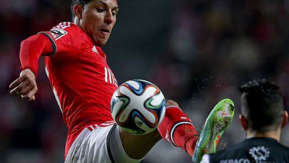 Agente de Enzo Pérez em Lisboa para resolver futuro