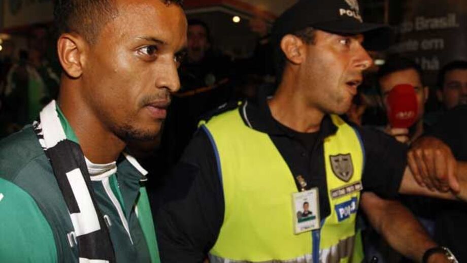 Nani à espera do certificado internacional