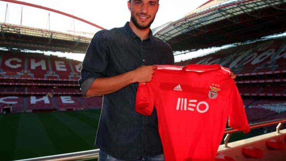 Águias oficializam Samaris por 10 milhões de euros