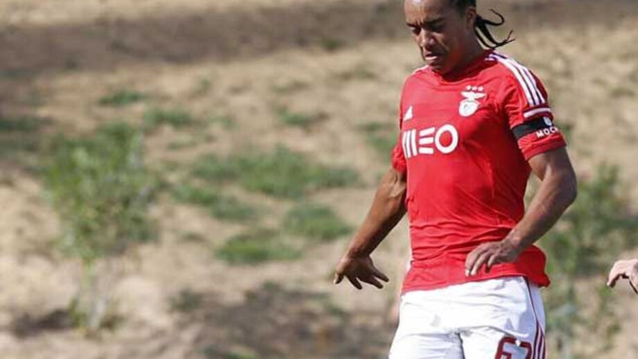 Oliveirense-Benfica B, 0-1: Águias vencem com 10 jogadores