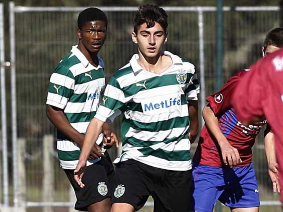 Iniciados: Diogo Brás lidera Sporting na goleada ao Estoril (5-0)