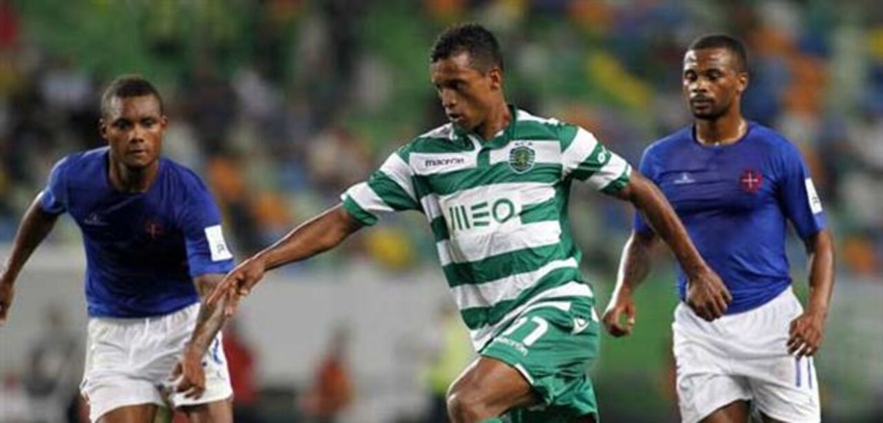 Nani com um único Patrício em campo