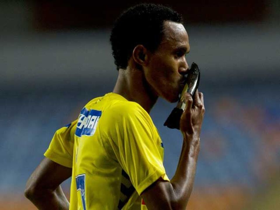 Bis de Kuca garante empate com Briosa