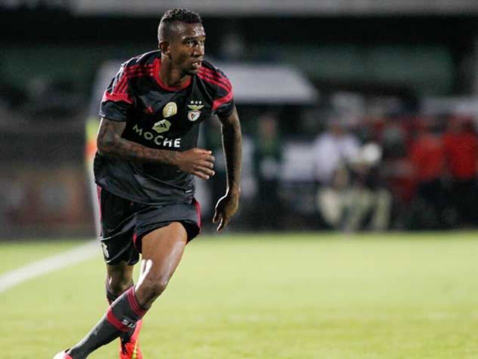 Talisca recupera e ainda pode ser opção