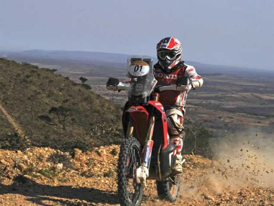 Paulo Gonçalves e Hélder Rodrigues elogiam moto com que vão competir no Dakar