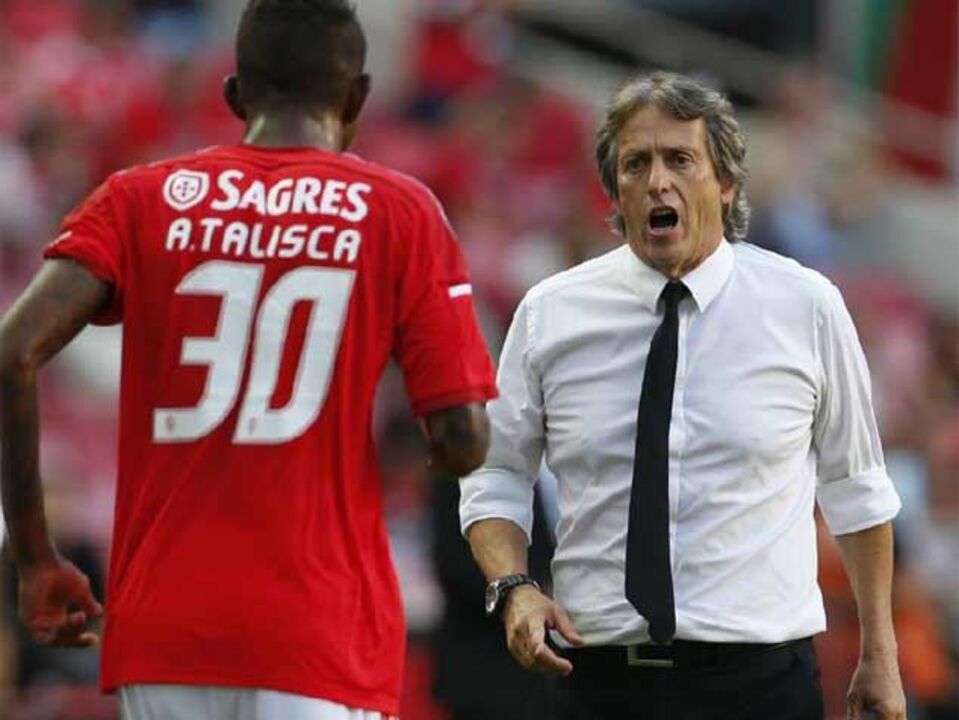 Talisca deve ser o companheiro de Lima no ataque