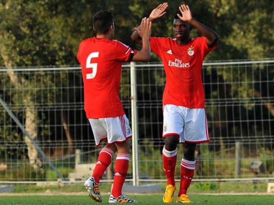 Juniores: Benfica vence Sacavenense (3-1)