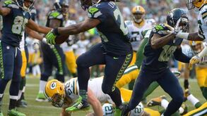 Seattle arranca defesa do título a todo o gás