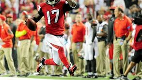 Devin Hester faz história no triunfo folgado de Atlanta