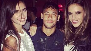 Sara Sampaio diverte-se com Neymar em Milão
